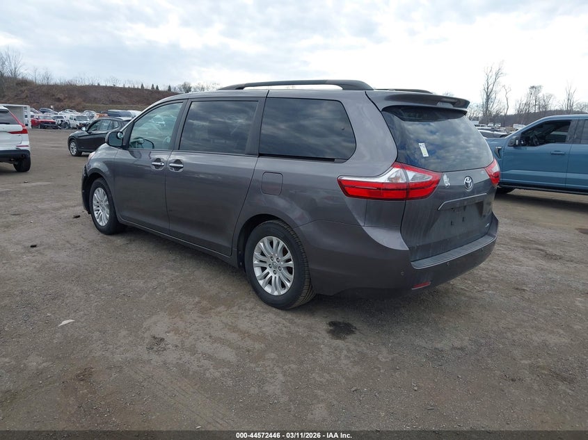 2015 Toyota Sienna Xle 8 Passenger