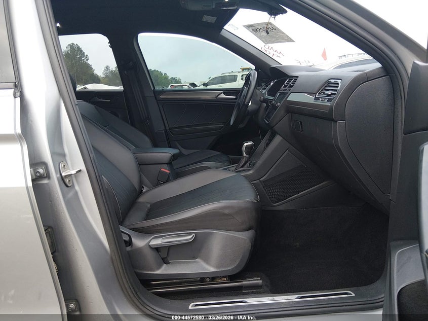 2022 Volkswagen Tiguan 2.0T Se R-Line Black