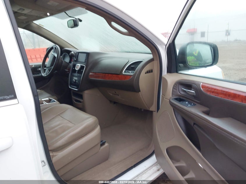 2014 Chrysler Town & Country Touring