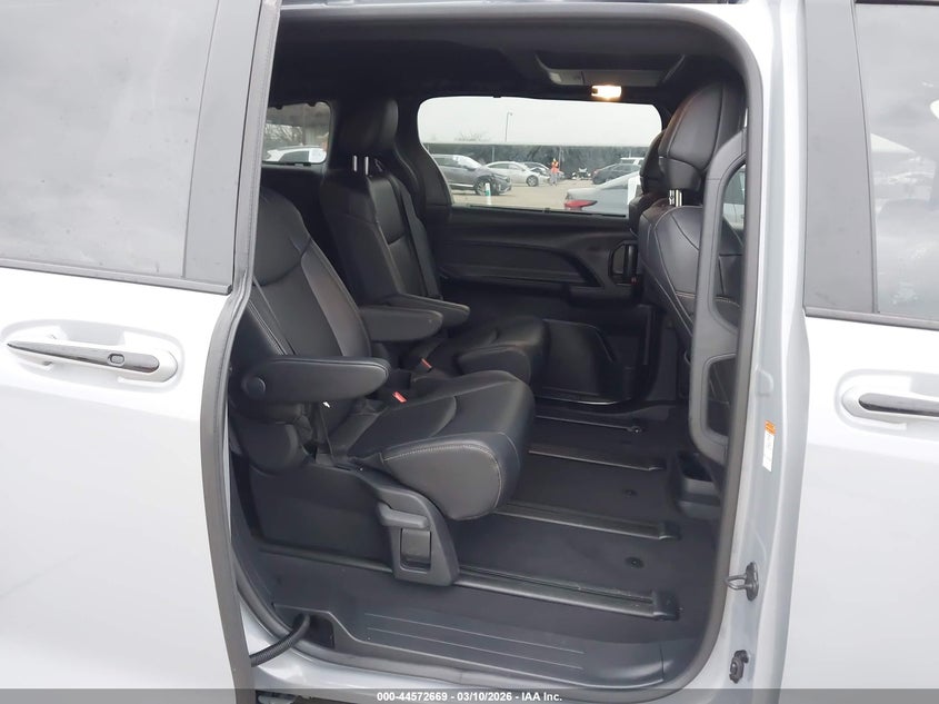 2026 Toyota Sienna - вид 8