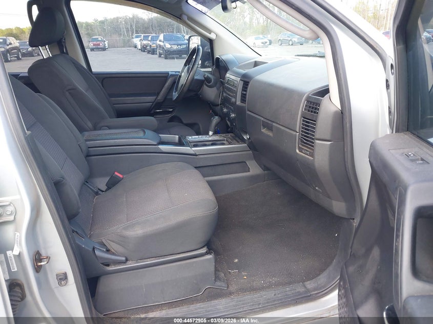 2010 Nissan Titan Se