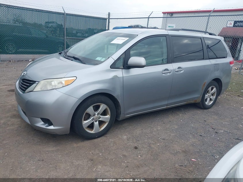 2011 Toyota Sienna Le V6