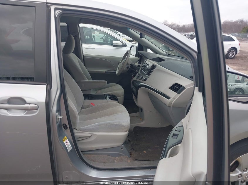 2011 Toyota Sienna Le V6