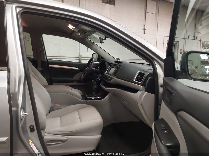 2016 Toyota Highlander Le V6