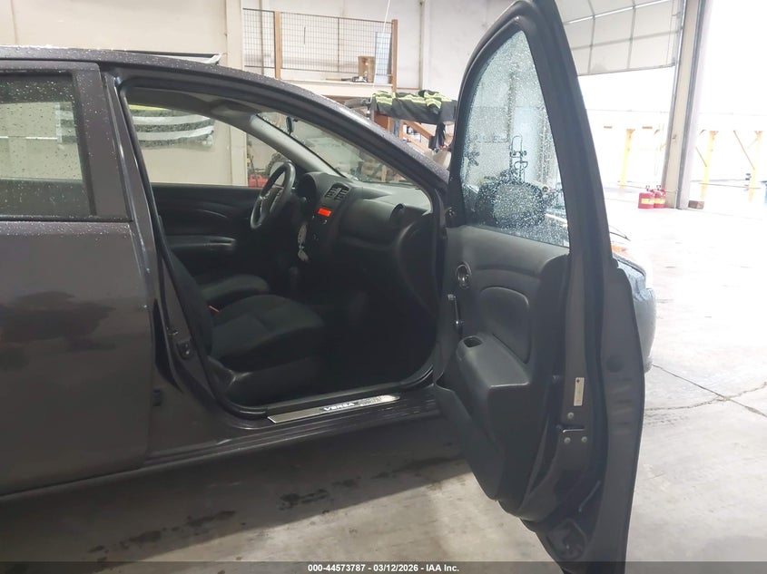 2015 Nissan Versa 1.6 S+