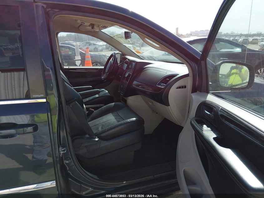 2014 Chrysler Town & Country Touring