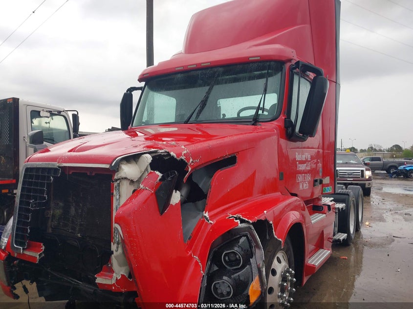 2018 Volvo Vnl red Lot 111044574703 Vin 4V4NC9EG0JN996982