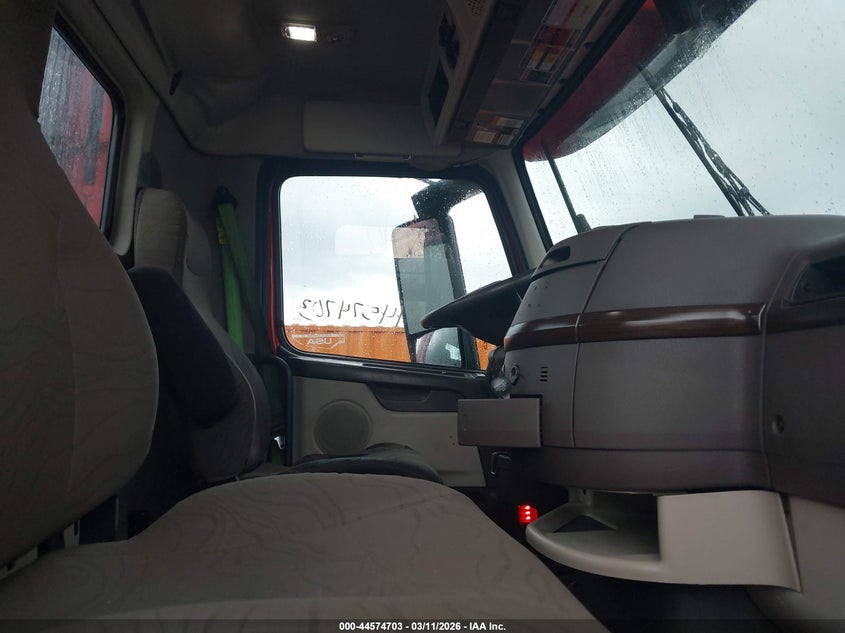 2018 Volvo Vnl red Lot 111044574703 Vin 4V4NC9EG0JN996982