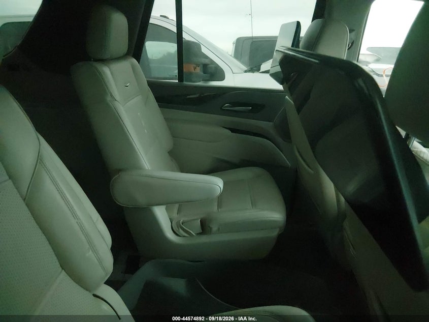 CADILLAC ESCALADE - zdjęcie 8