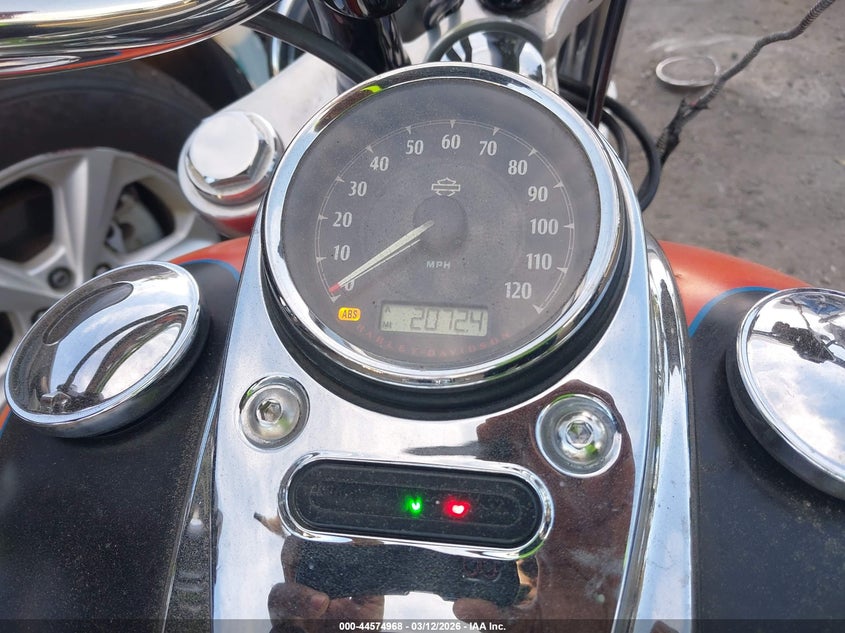 2015 Harley-Davidson Fxdwg Dyna Wide Glide VIN: 1HD1GPM38FC305801 Lot: 44574968