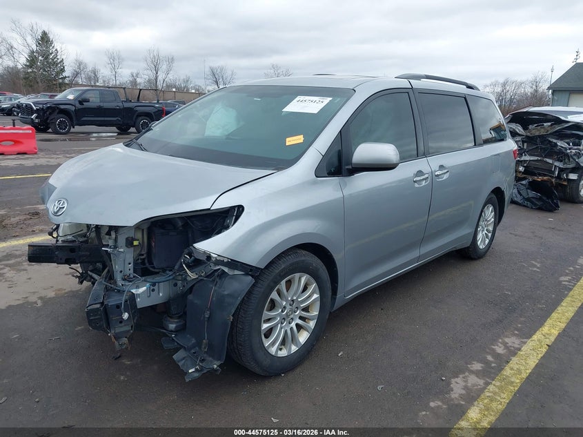 2015 Toyota Sienna Xle 8 Passenger