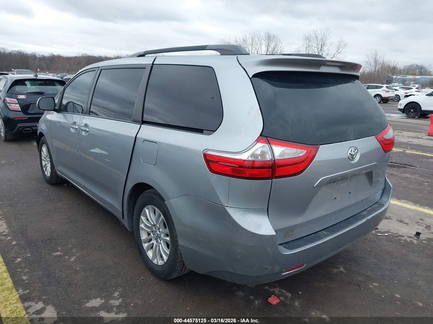 2015 Toyota Sienna Xle 8 Passenger