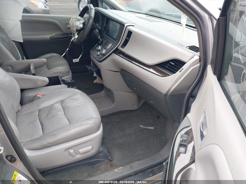 2015 Toyota Sienna Xle 8 Passenger