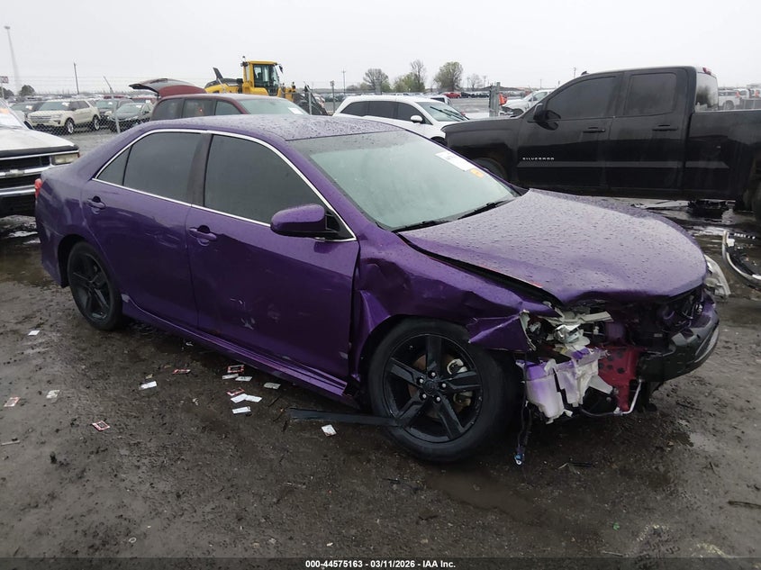 2014 TOYOTA CAMRY SE