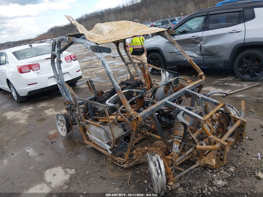 2017 Can-Am Commander 800R/800R Dps