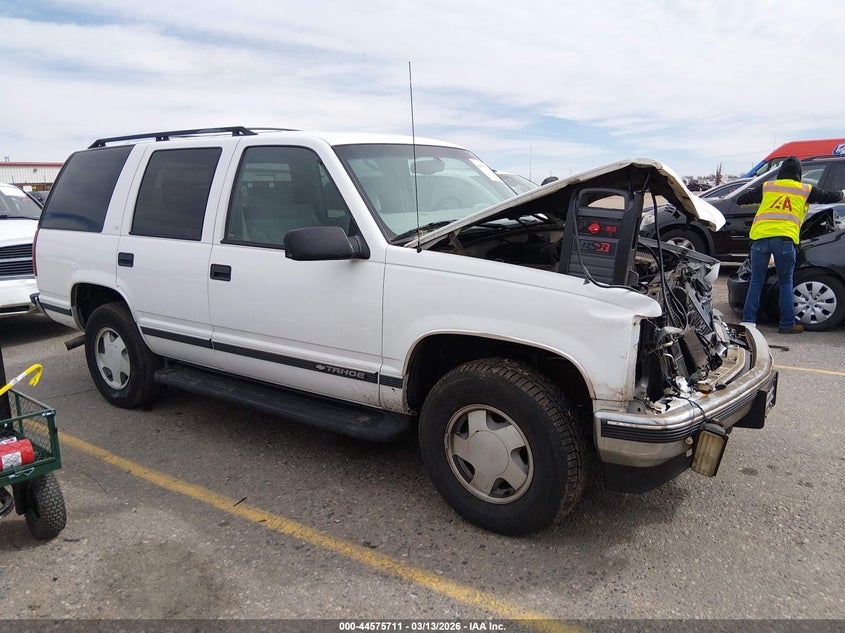 1GNEK13R8XJ565513 CHEVROLET TAHOE Photo 1