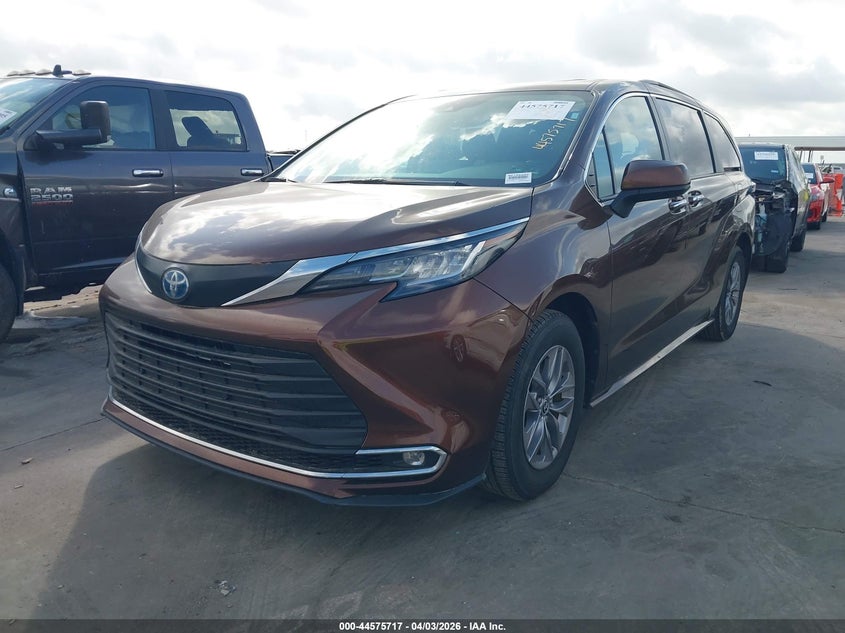 2023 Toyota Sienna Xle