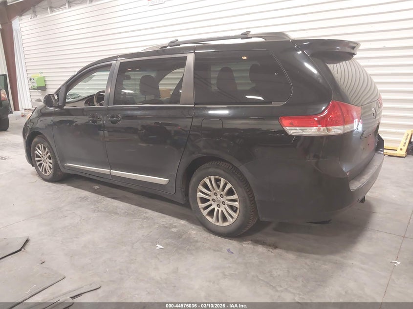 2013 Toyota Sienna Xle V6 8 Passenger