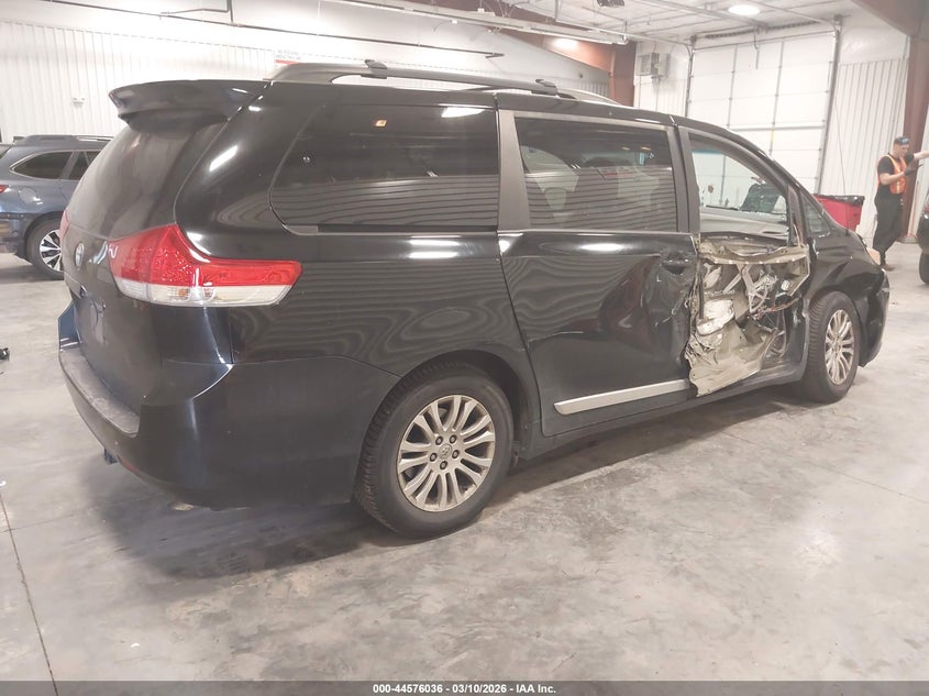 2013 Toyota Sienna Xle V6 8 Passenger