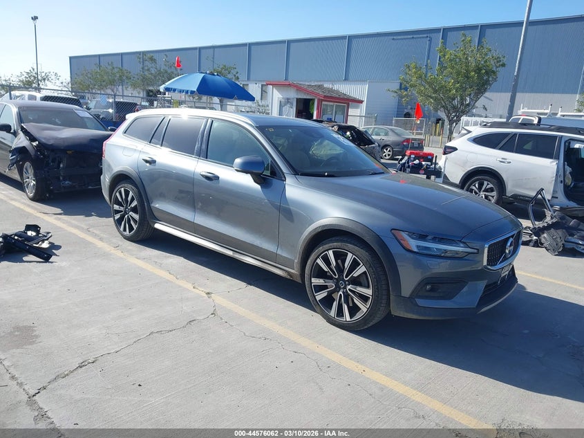 2020 Volvo V60 Cross Country T5