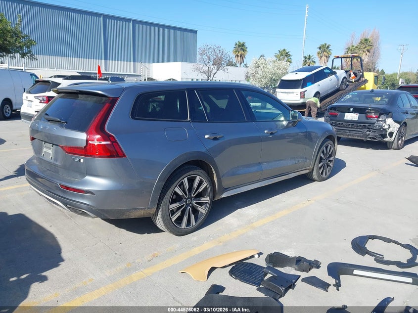 2020 Volvo V60 Cross Country T5
