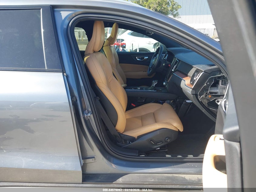 2020 Volvo V60 Cross Country T5