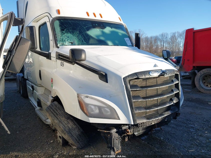 3AKJHHDV8MSMK2715 FREIGHTLINER NEW CASCADIA 126 Photo 1