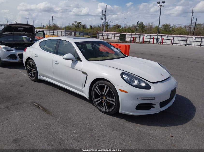 2015 Porsche Panamera 4