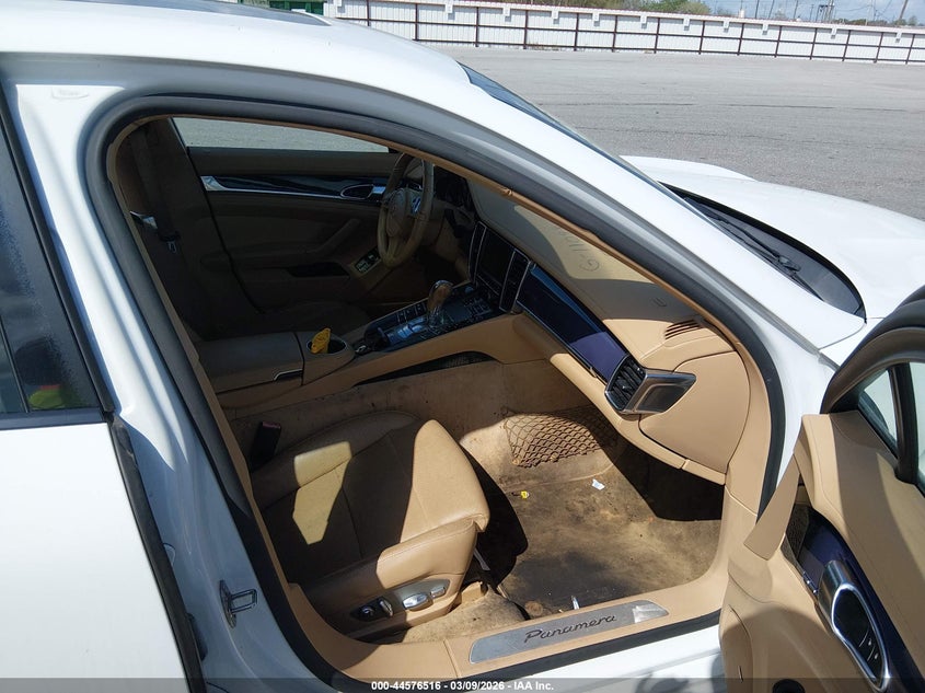 2015 Porsche Panamera 4