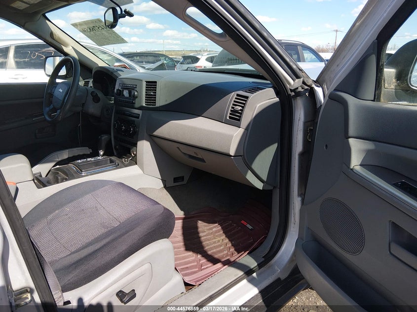 2006 Jeep Grand Cherokee Laredo