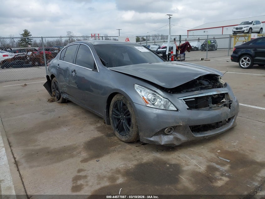 2013 INFINITI G37X