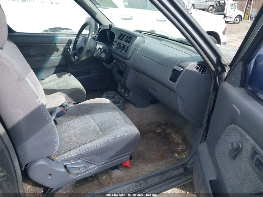 2000 Nissan Frontier Xe