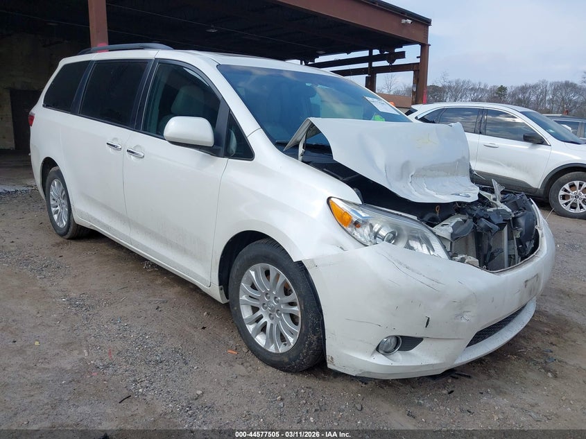 2017 Toyota Sienna Xle 8 Passenger