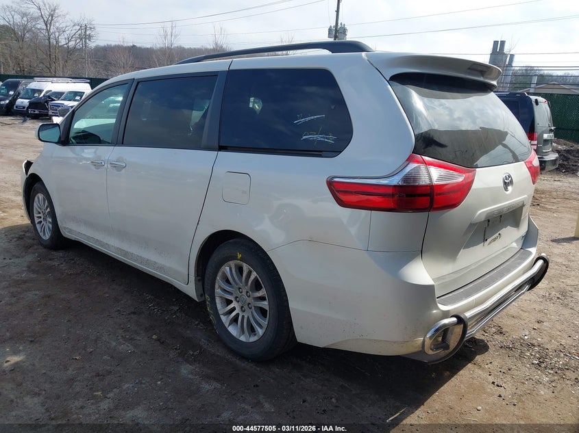 2017 Toyota Sienna Xle 8 Passenger