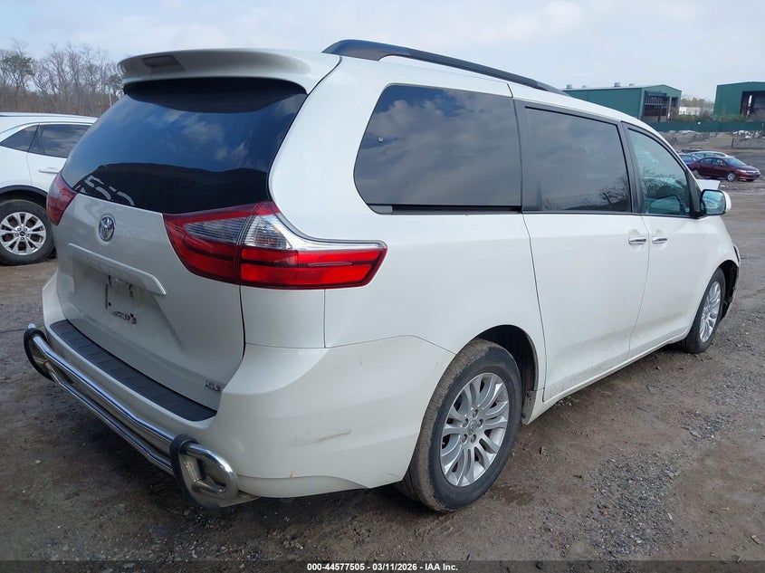 2017 Toyota Sienna Xle 8 Passenger