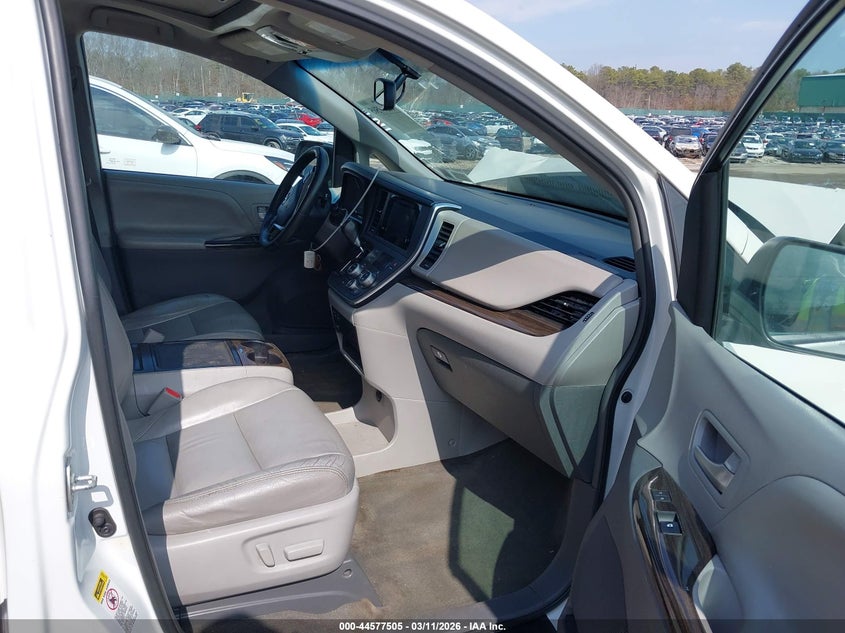 2017 Toyota Sienna Xle 8 Passenger