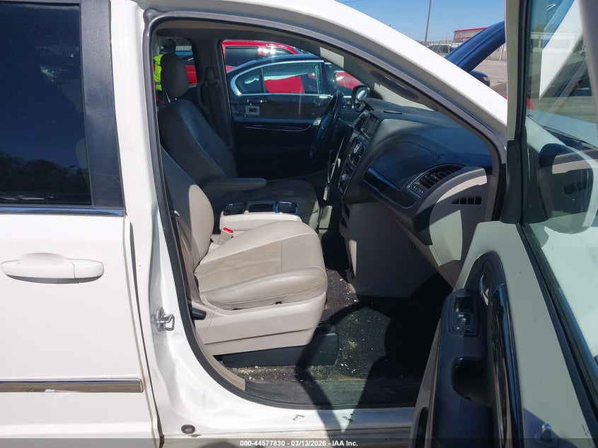 2013 Chrysler Town & Country Touring