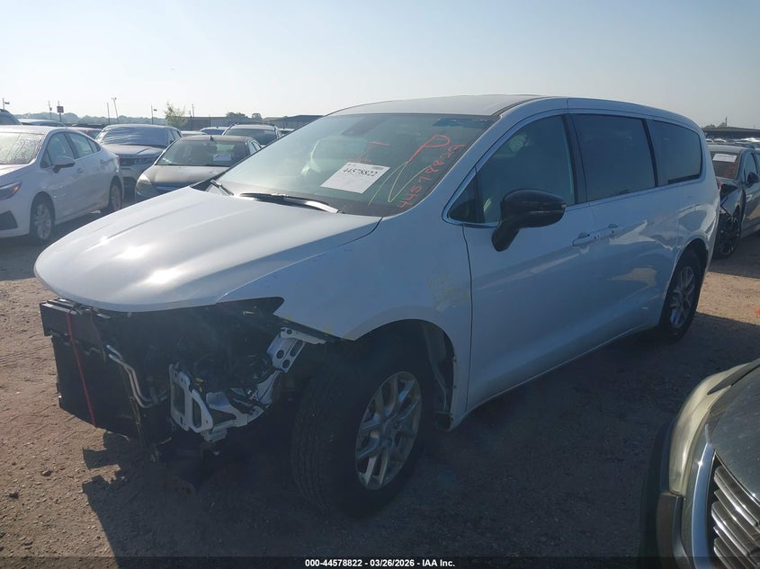 Vin: 2c4rc1cg3sr613977, lot: 45075702, chrysler voyager lx 20252
