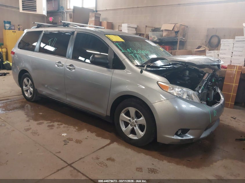 2011 TOYOTA SIENNA LE V6