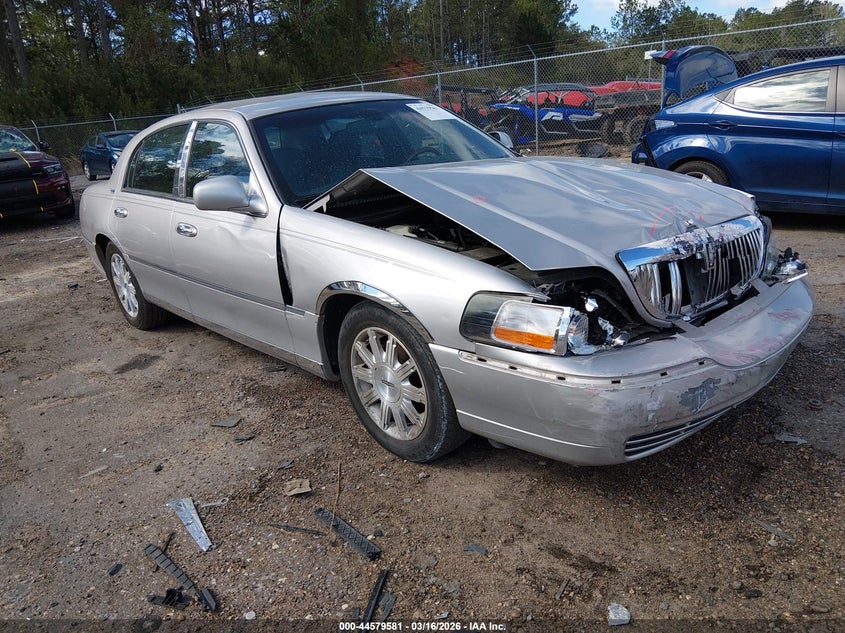 2010 LINCOLN TOWN CAR SIGNATURE LIMITED