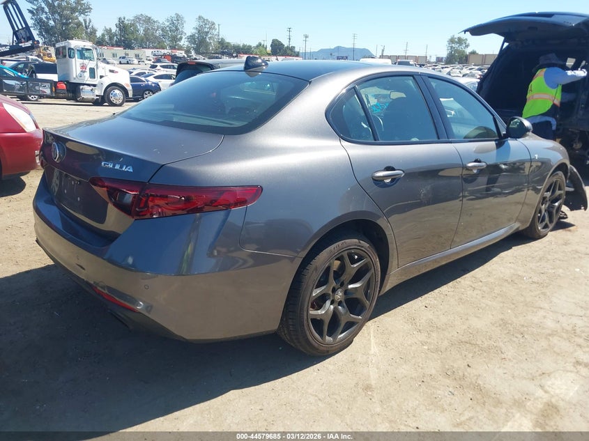 2022 Alfa Romeo Giulia Ti Rwd