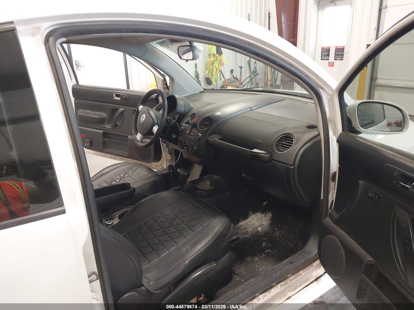 2010 Volkswagen New Beetle 2.5L Final Edition