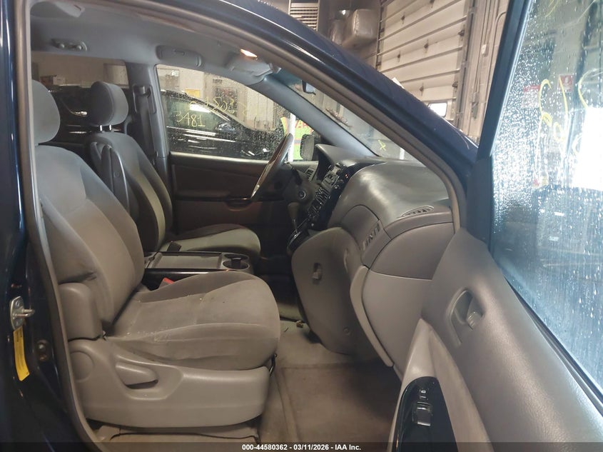 2004 Toyota Sienna Le