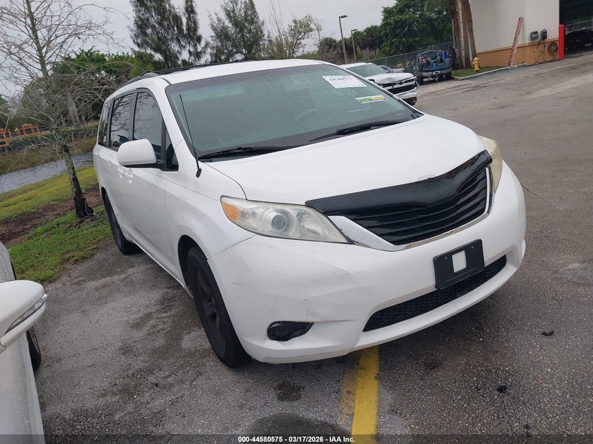 2013 TOYOTA SIENNA LE V6 8 PASSENGER