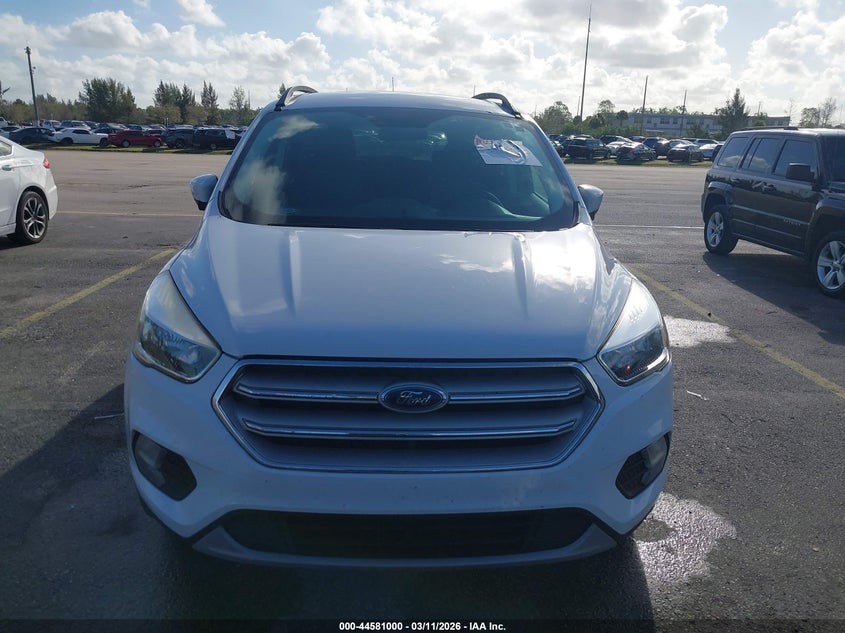 VIN 1FMCU0GD7JUA94006 2018 FORD ESCAPE SE