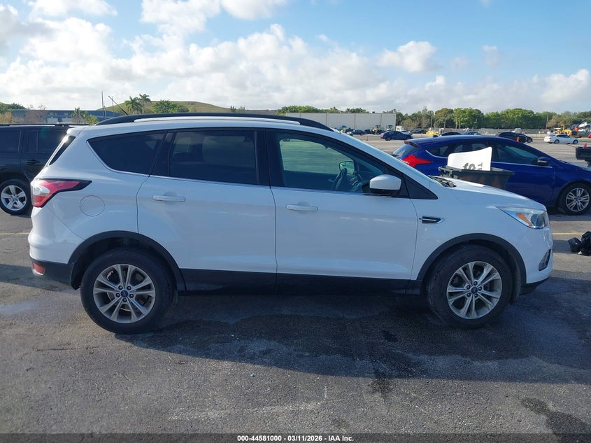 VIN 1FMCU0GD7JUA94006 2018 FORD ESCAPE SE