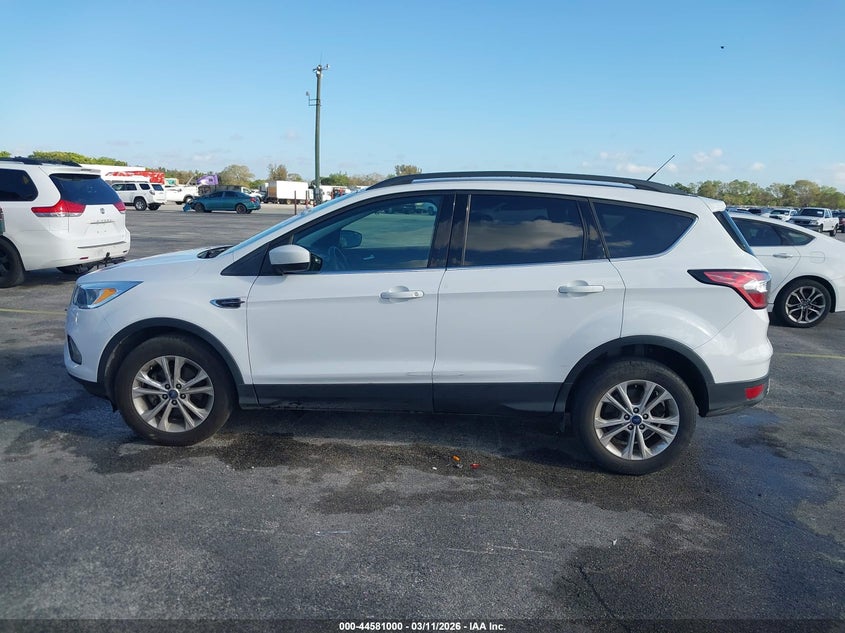 VIN 1FMCU0GD7JUA94006 2018 FORD ESCAPE SE