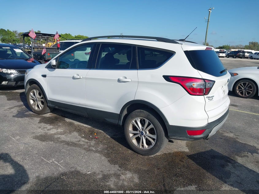 VIN 1FMCU0GD7JUA94006 2018 FORD ESCAPE SE