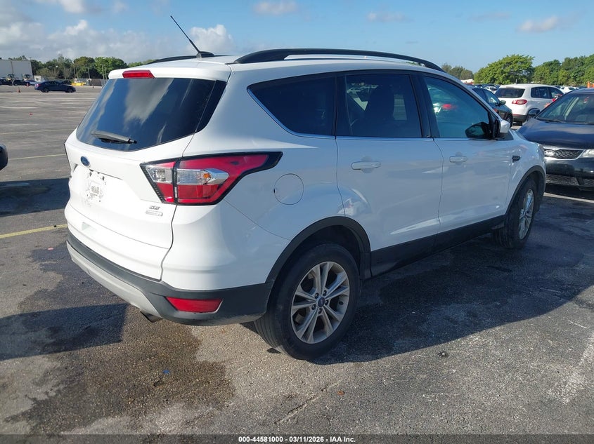 VIN 1FMCU0GD7JUA94006 2018 FORD ESCAPE SE