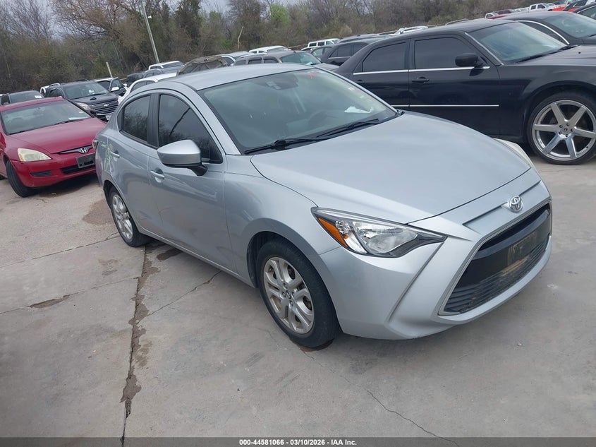 3MYDLBYV1JY302748 TOYOTA YARIS IA Photo 1